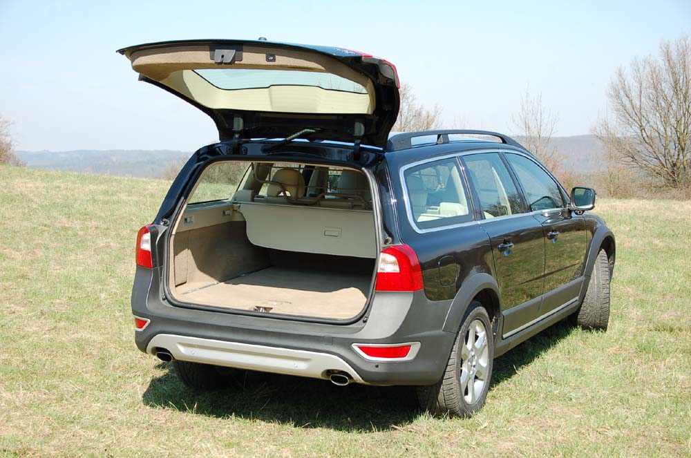 Volvo XC70 D5 do terénu první třídou Testy