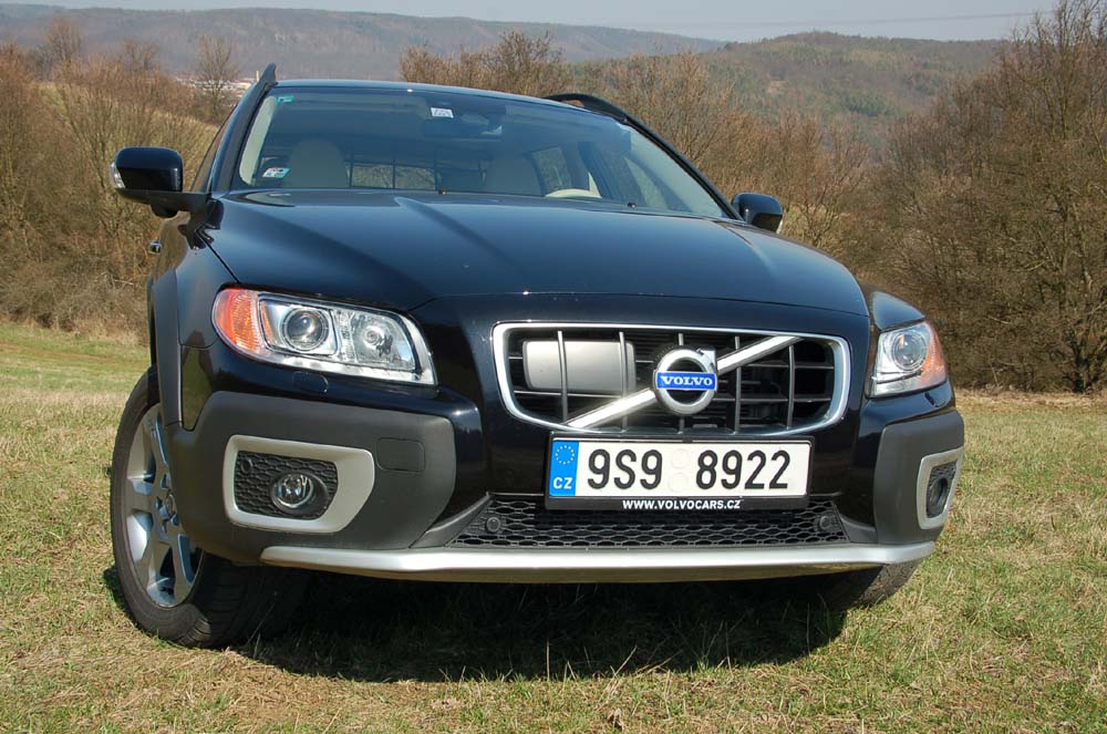 Volvo XC70 D5 do terénu první třídou Testy